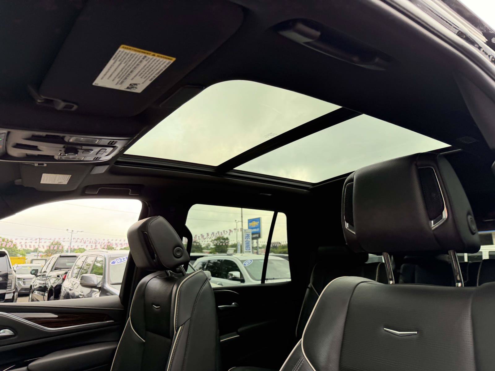 Used 2023 Cadillac Escalade Premium Luxury AWD/4WD image 12