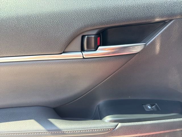 Used 2020 Toyota Camry XLE image 16