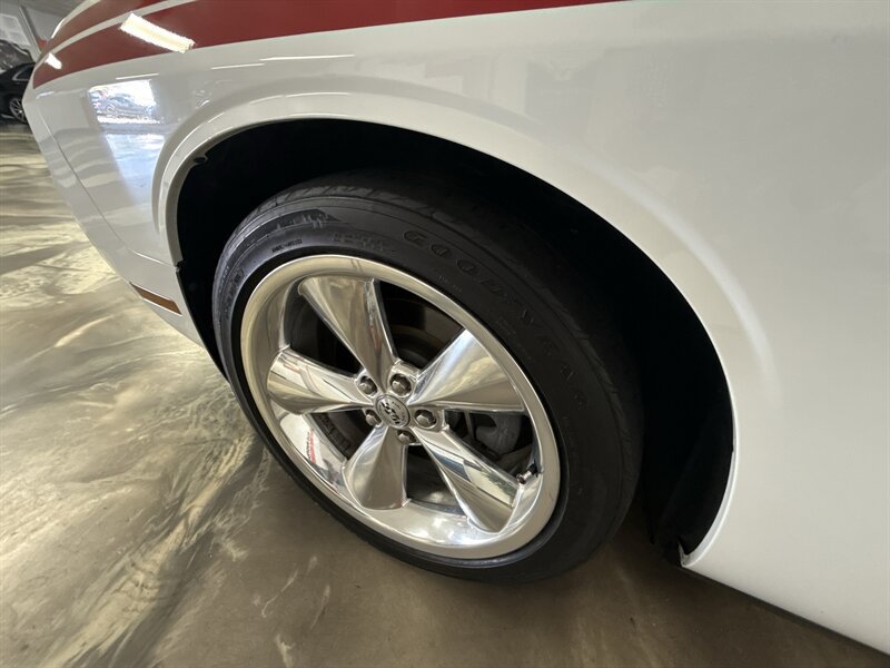 Used 2014 Dodge Challenger R/T RWD image 10