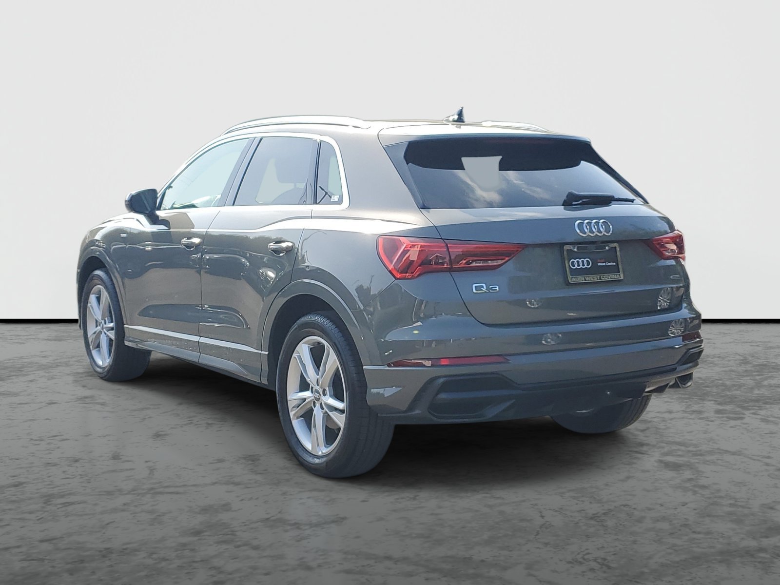 Used 2020 Audi Q3 2.0T Premium w/ Convenience Package AWD/4WD image 3