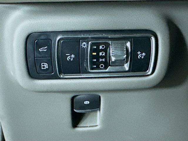 Used 2024 Lincoln Nautilus Reserve w/ Equipment Group 202A image 12