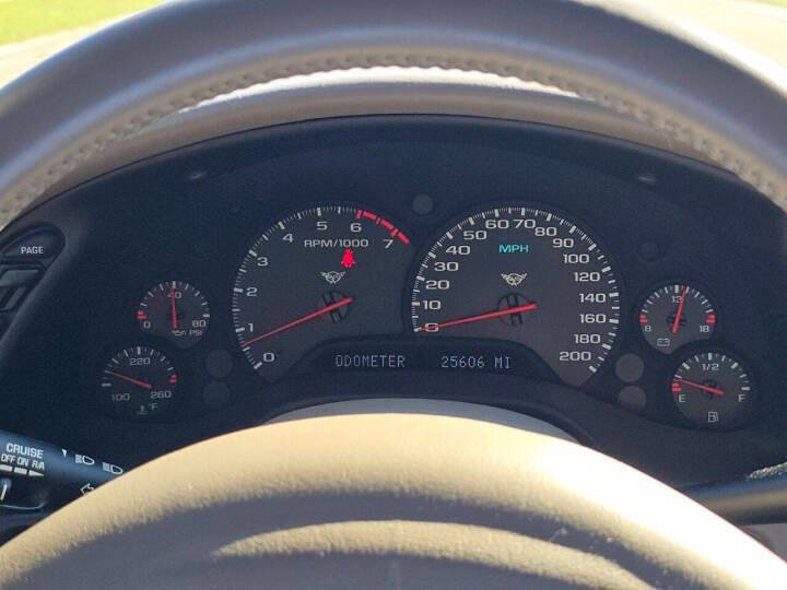 Used 2004 Chevrolet Corvette Coupe w/ Preferred Equipment Group image 13