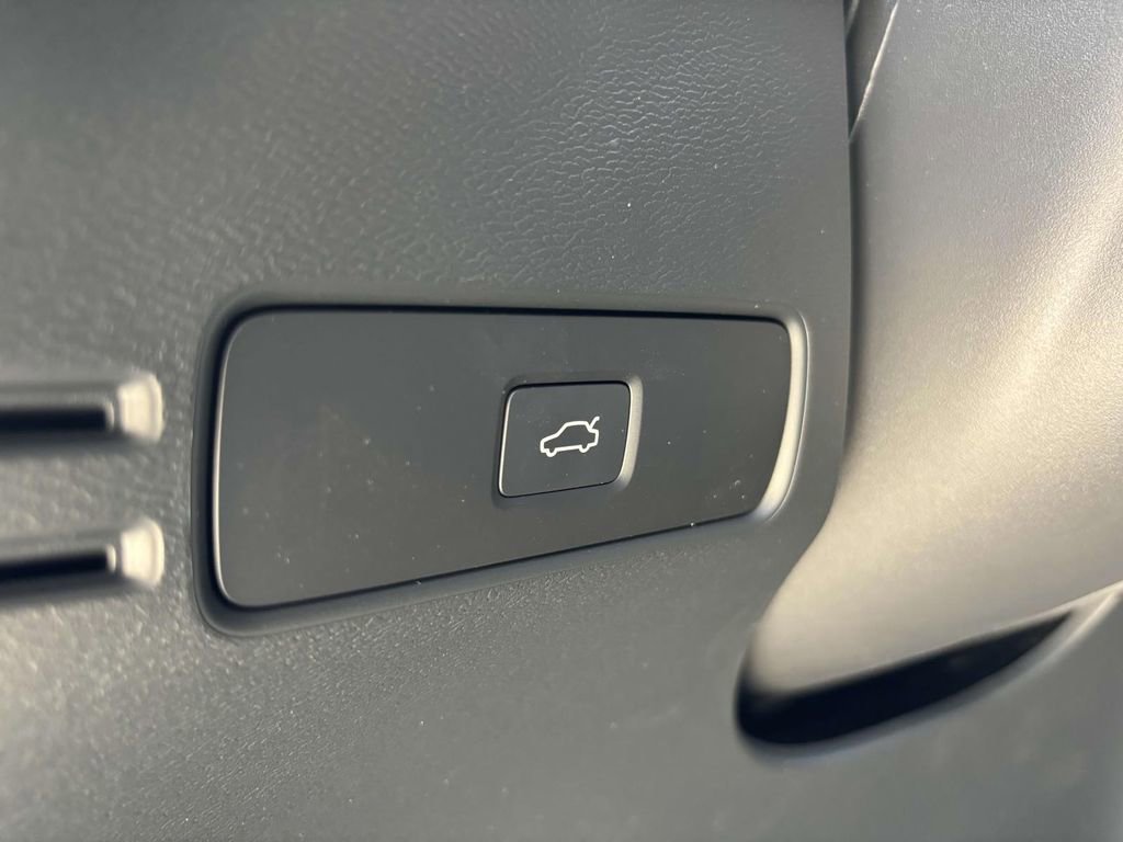 New 2026 Volvo XC40 B5 Core w/ Protection Package Premier image 14