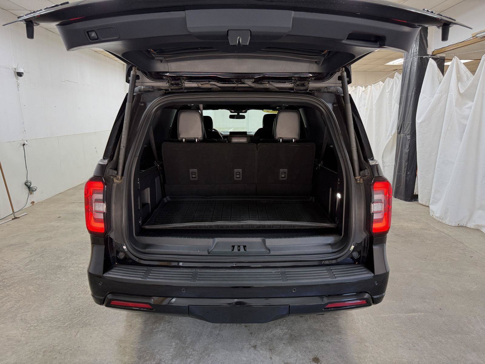 Used 2024 Ford Expedition Max Limited AWD/4WD image 28