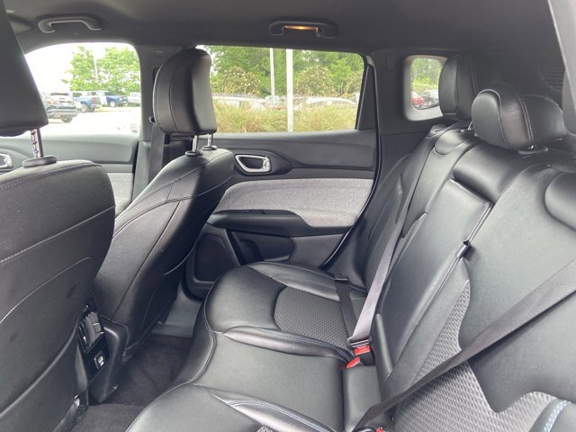 Used 2024 Jeep Compass Latitude AWD/4WD image 17