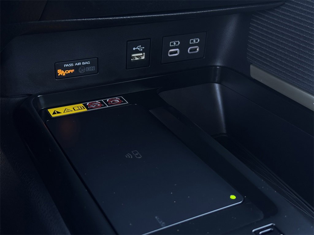 Used 2025 Toyota Camry SE w/ Convenience Package image 21