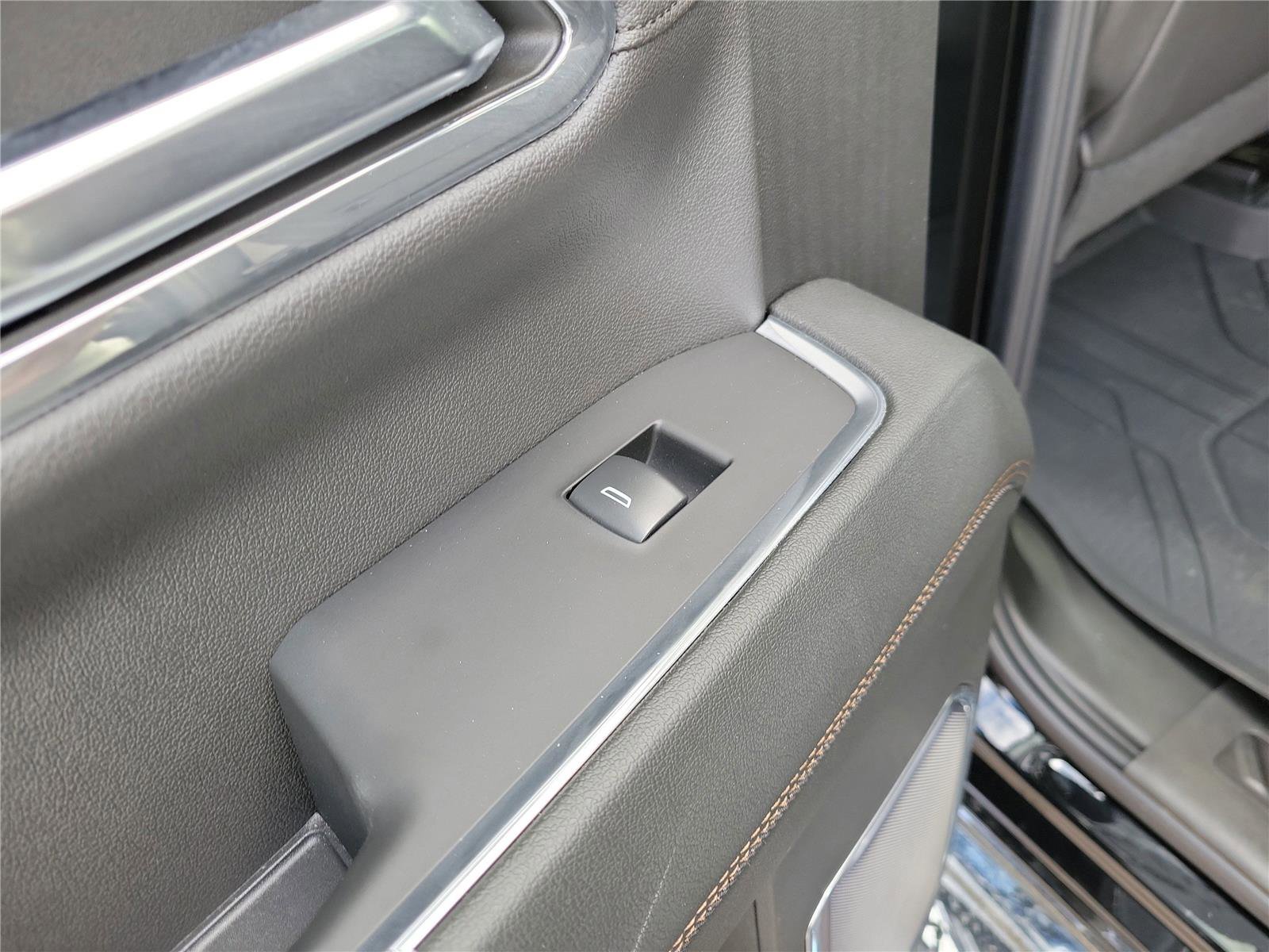 Used 2024 Chevrolet Silverado 1500 High Country w/ High Country Premium Package image 14