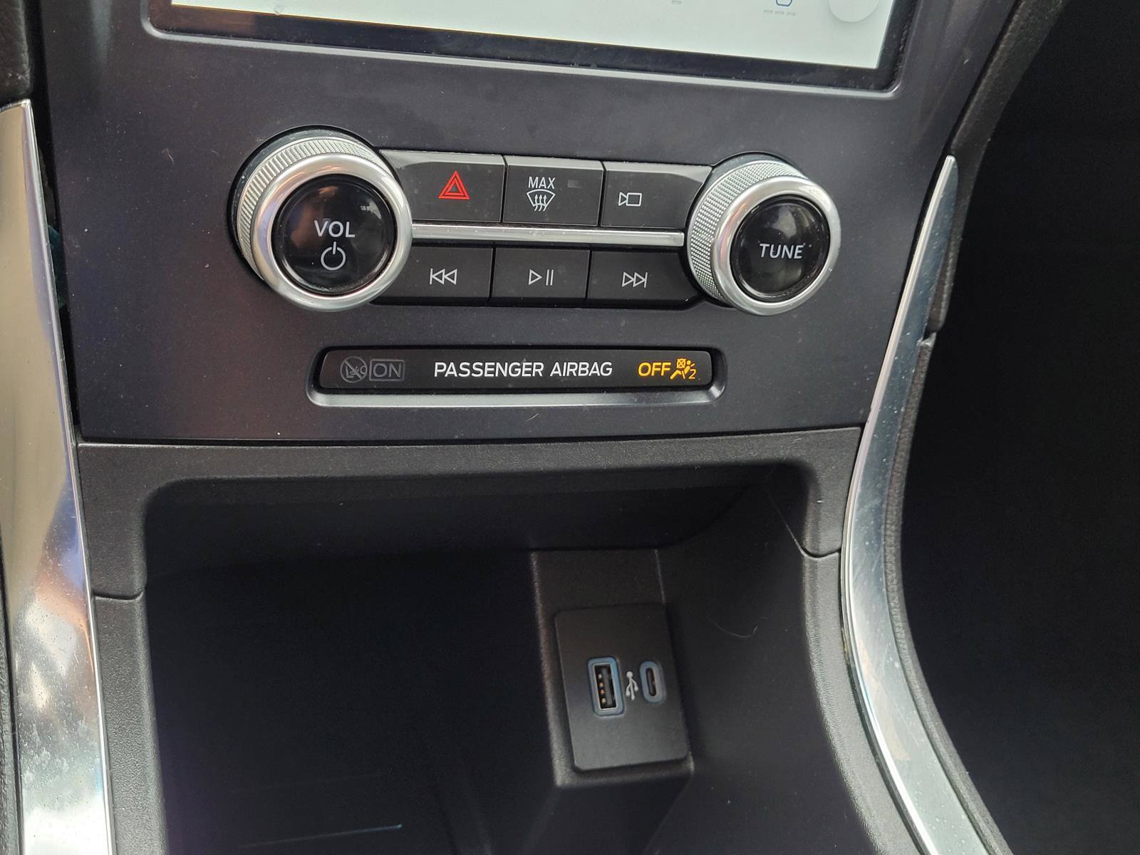 Used 2022 Ford Edge Titanium AWD/4WD image 27