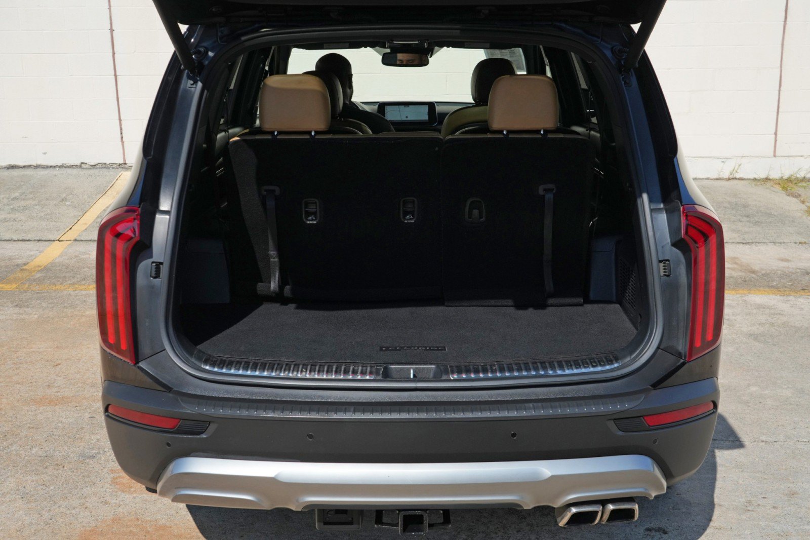 Used 2020 Kia Telluride SX w/ Towing Package FWD image 9