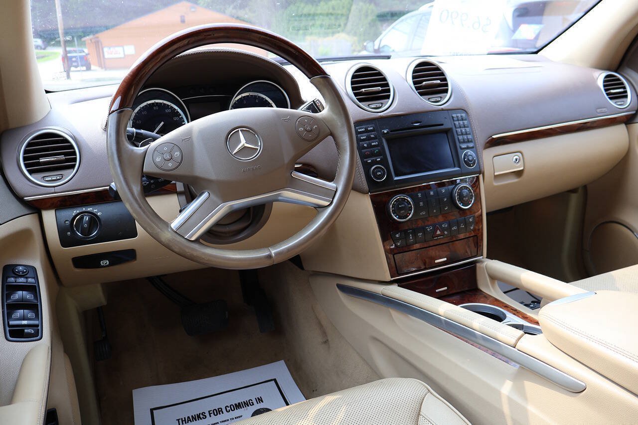 Used 2011 Mercedes-Benz GL 550 4MATIC image 22