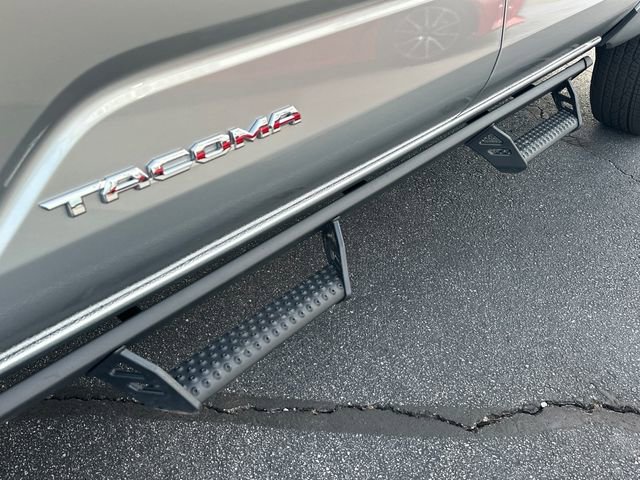 Used 2025 Toyota Tacoma SR5 image 9