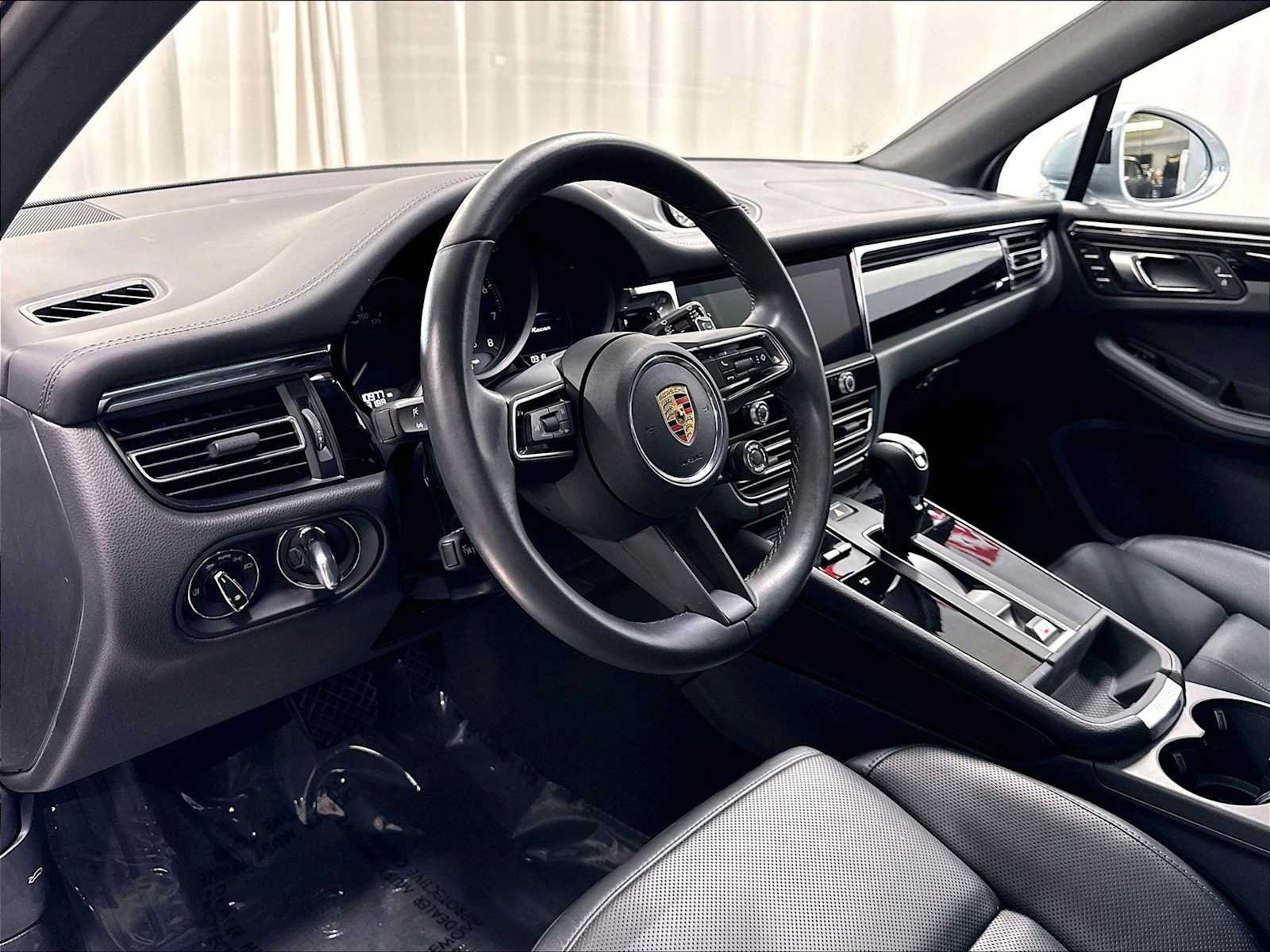 Used 2026 Porsche Macan AWD/4WD image 7