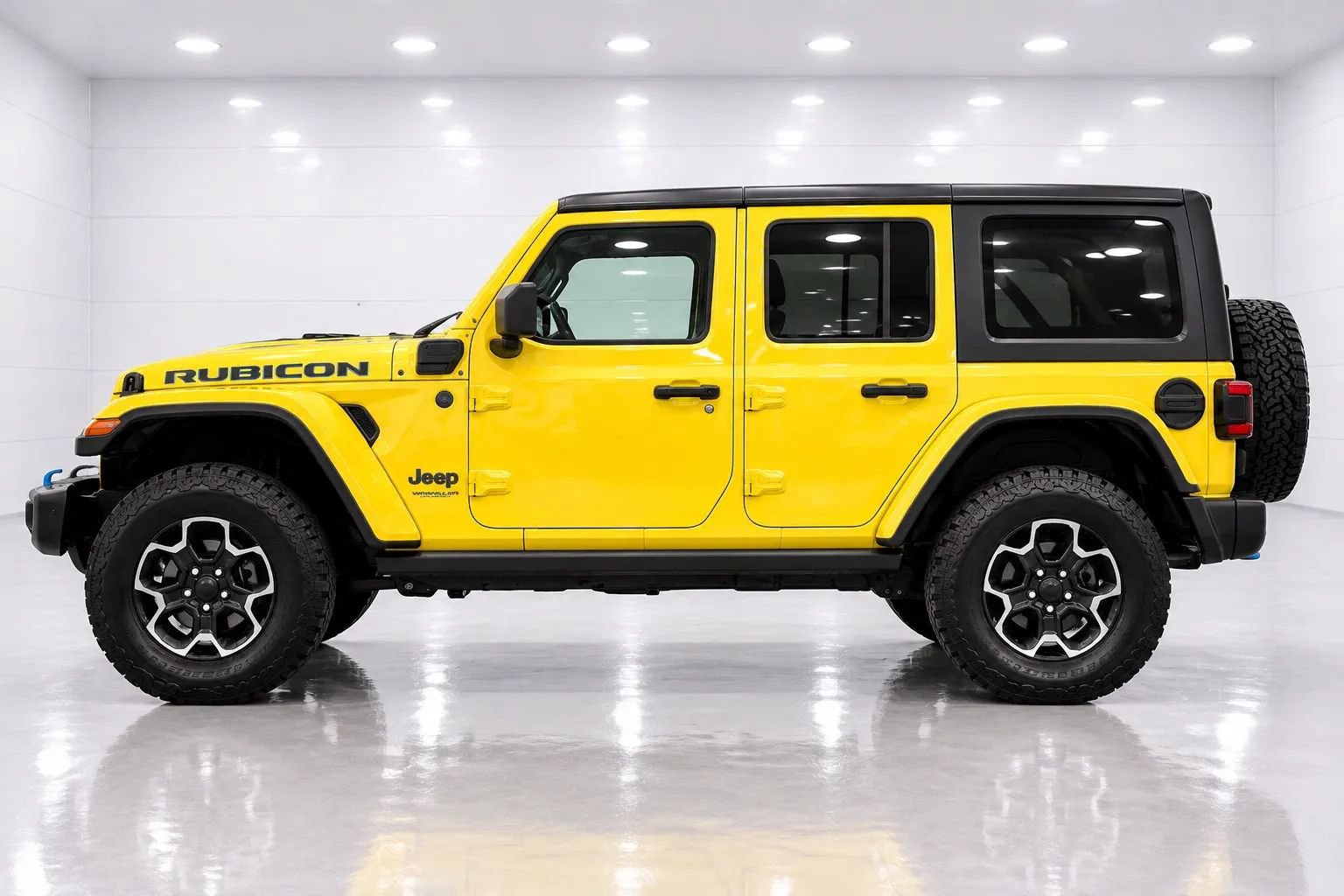 Used 2023 Jeep Wrangler Unlimited Rubicon 4xe w/ Steel Bumper Group AWD/4WD image 2