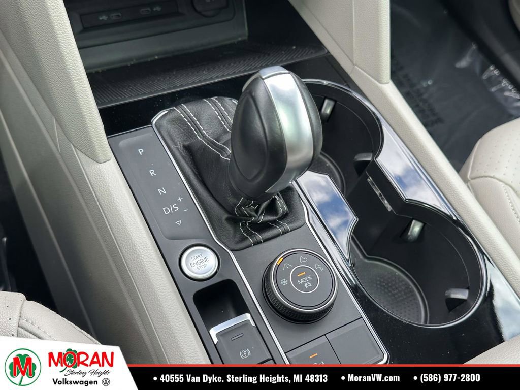 Used 2023 Volkswagen Atlas SEL R-Line AWD/4WD image 32