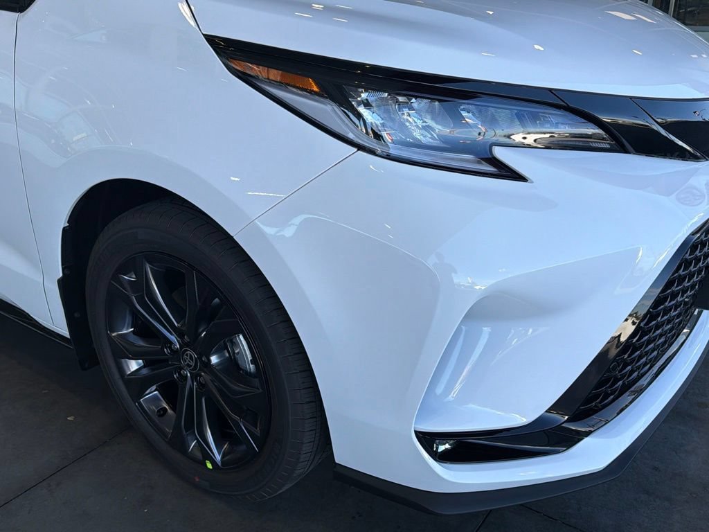 New 2026 Toyota Sienna XSE FWD image 8