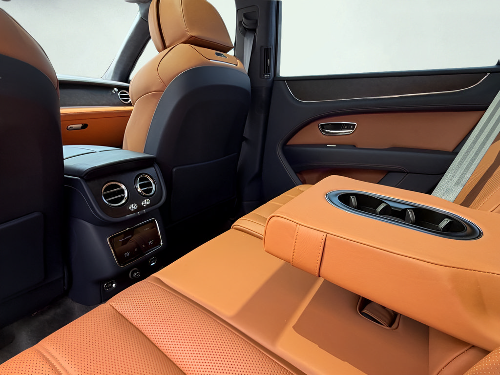 Used 2023 Bentley Bentayga AWD/4WD image 37