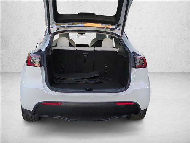 Used 2024 Tesla Model Y 2WD image 6