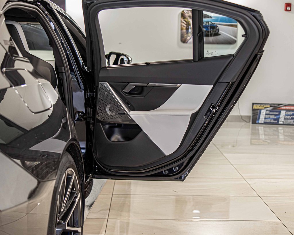 Used 2025 BMW M5 w/ Carbon Package image 39