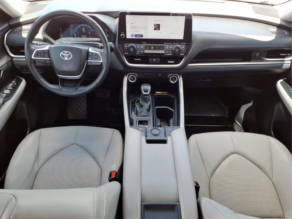 Used 2024 Toyota Grand Highlander FWD image 16