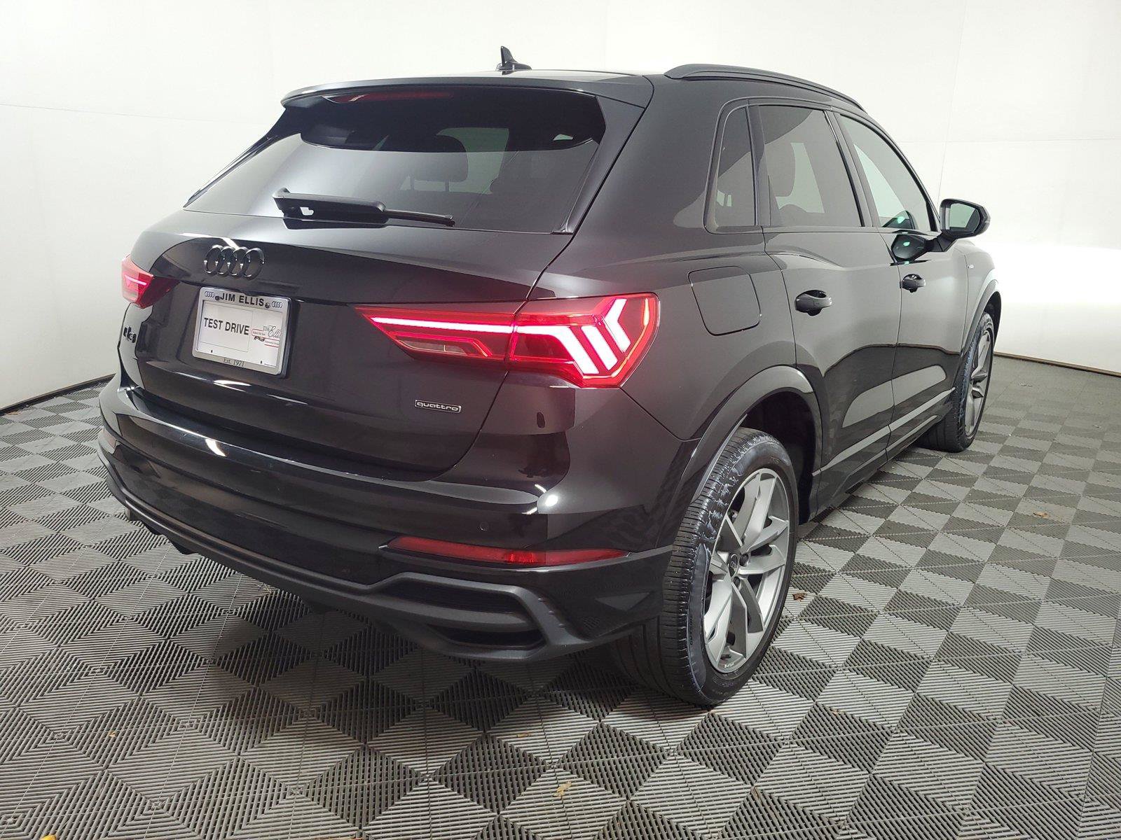 Used 2025 Audi Q3 2.0T Premium w/ Convenience Package AWD/4WD image 6