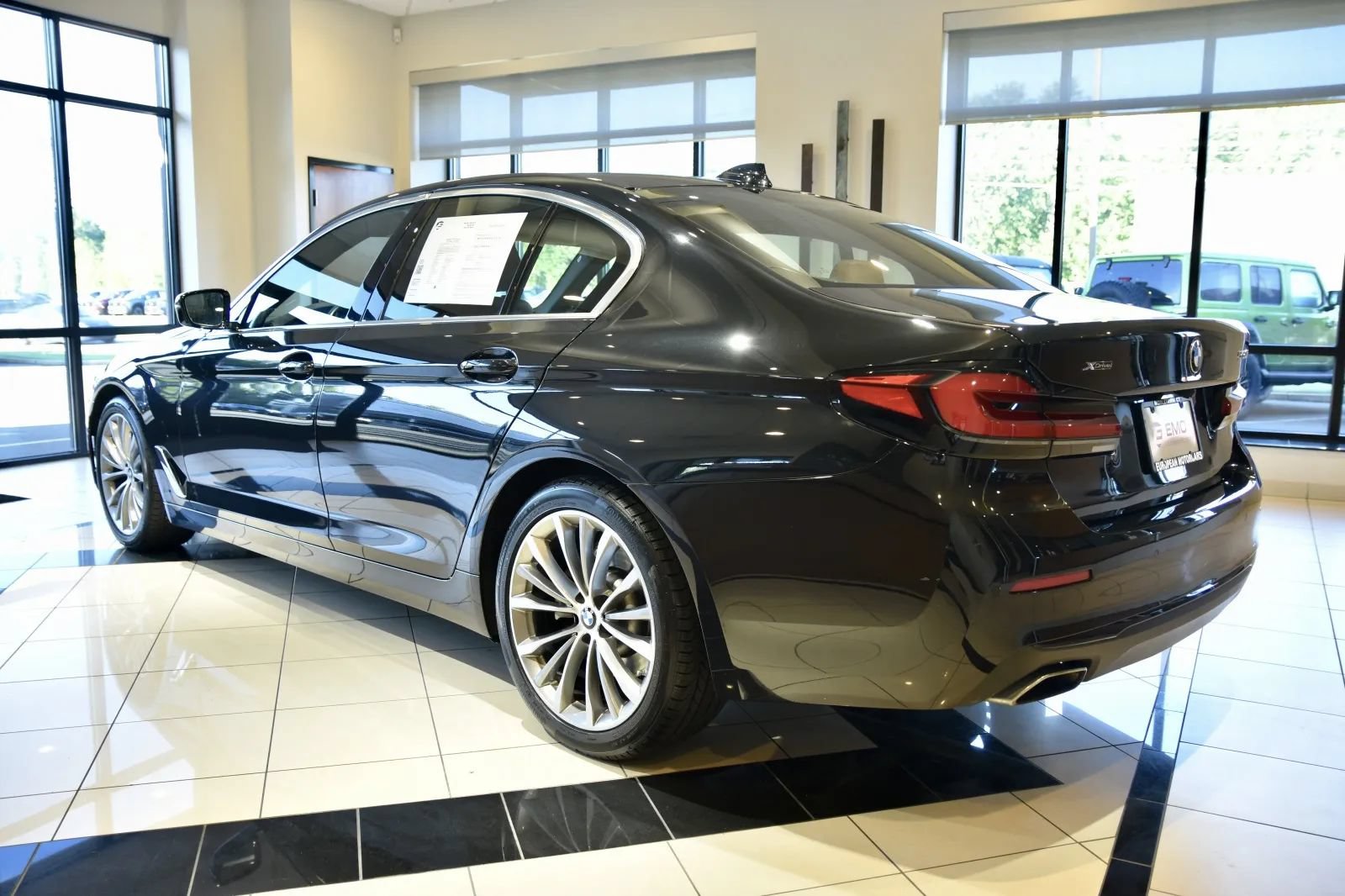 Used 2022 BMW 530i xDrive w/ Premium Package AWD/4WD image 4
