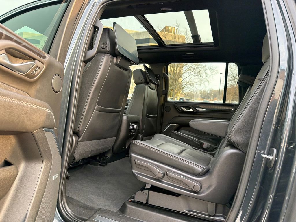 Used 2022 GMC Yukon XL Denali w/ Denali Ultimate Package image 21