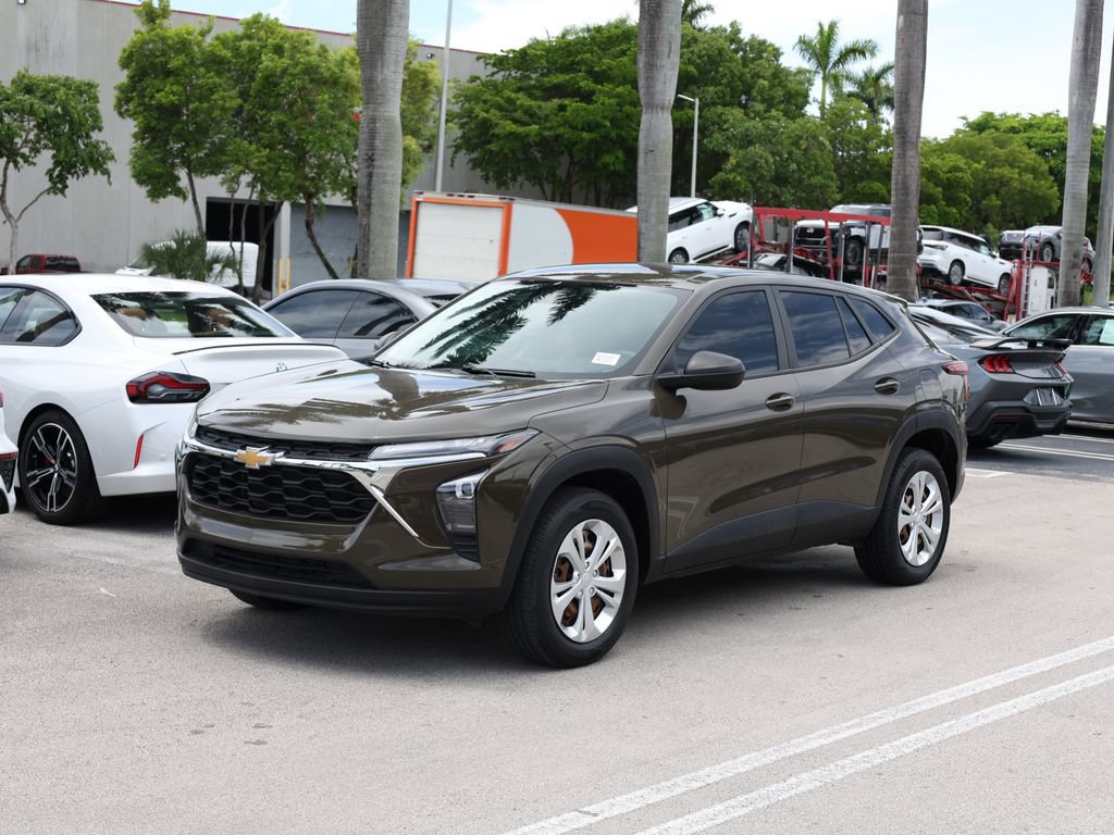Used 2024 Chevrolet Trax LS FWD image 1
