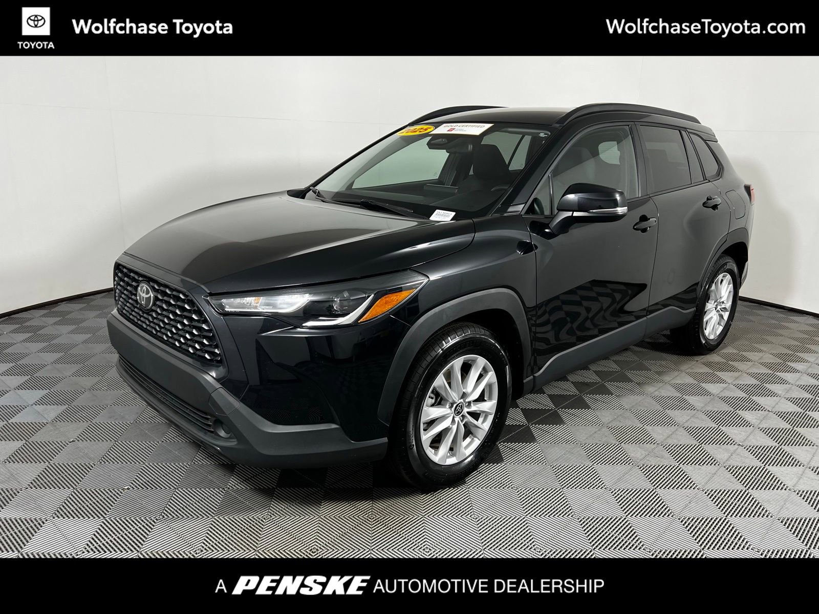 Certified 2025 Toyota Corolla Cross LE image 1