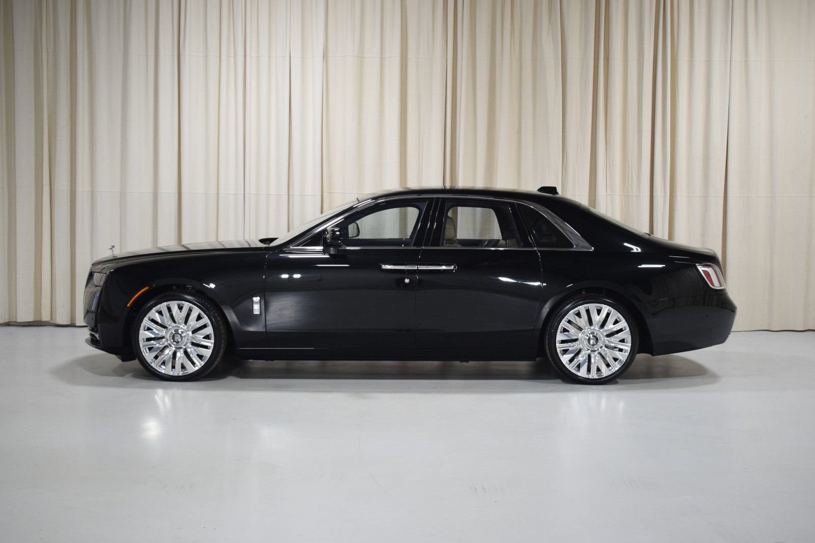 New 2026 Rolls-Royce Ghost AWD/4WD image 3
