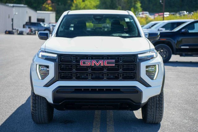 Used 2024 GMC Canyon Elevation image 2