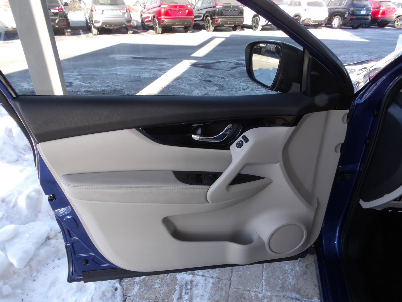 Certified 2022 Nissan Rogue Sport SV image 18