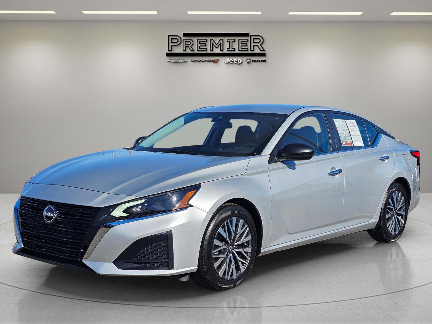 Used 2024 Nissan Altima 2.5 SV