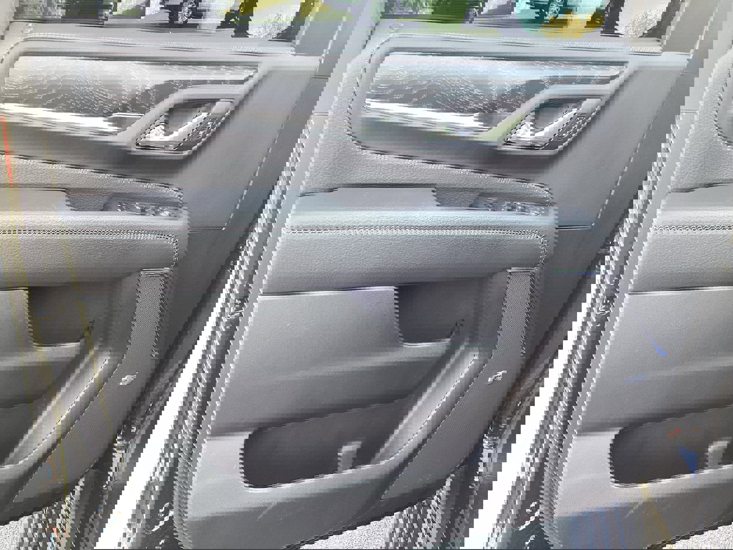 Used 2024 GMC Yukon Denali w/ Denali Reserve Package image 18