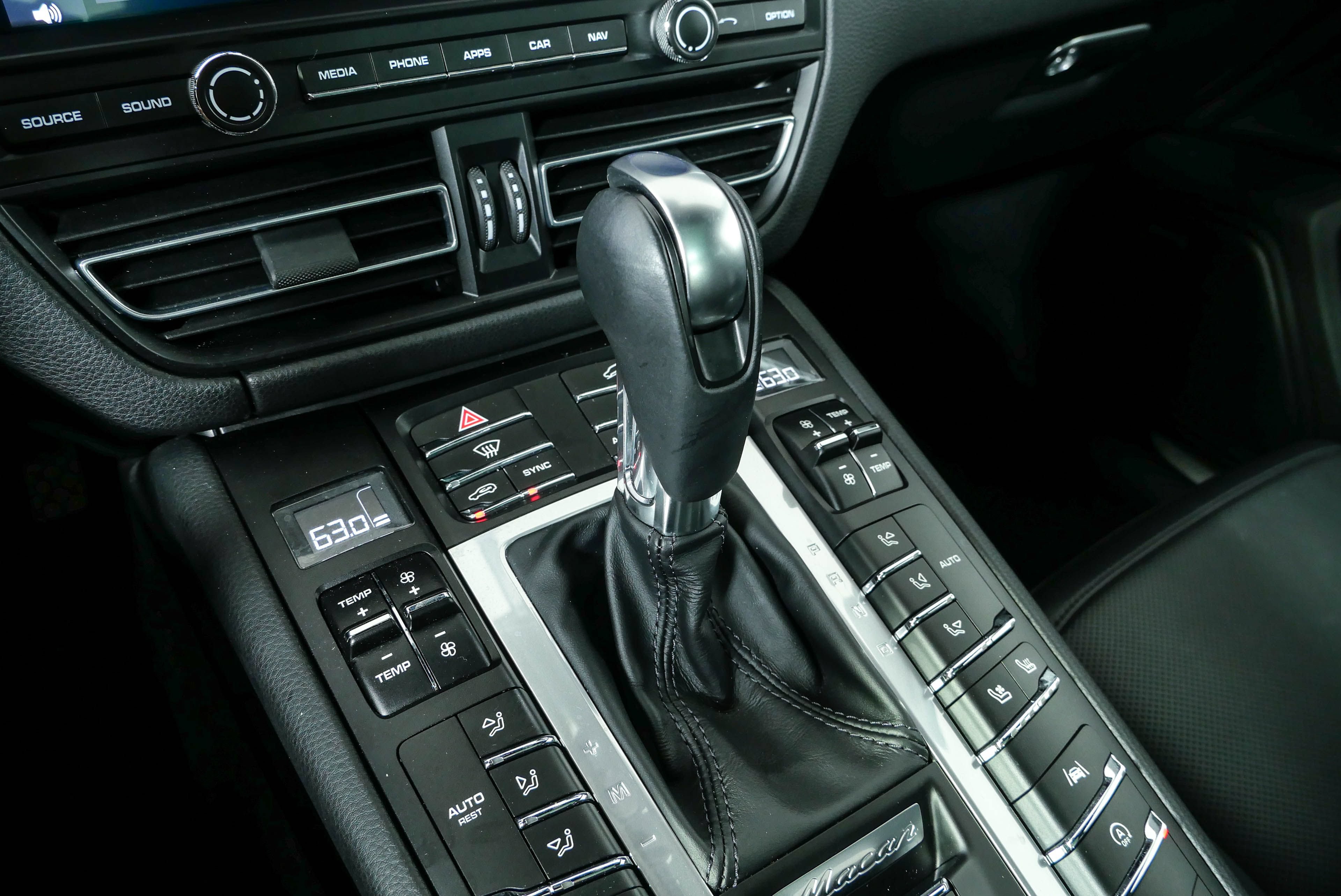 Certified 2021 Porsche Macan S AWD/4WD image 19