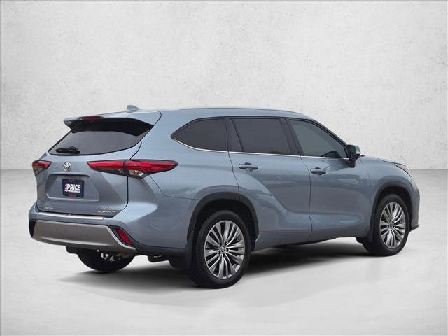 Used 2023 Toyota Highlander Platinum FWD image 5