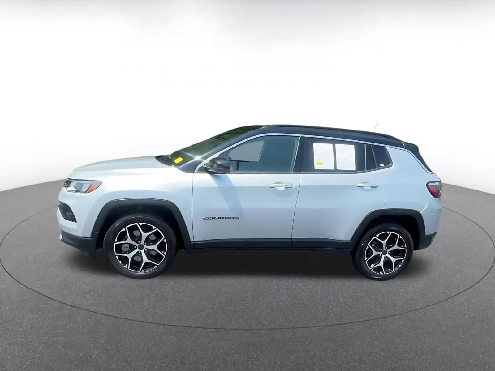 Used 2025 Jeep Compass Limited AWD/4WD image 7