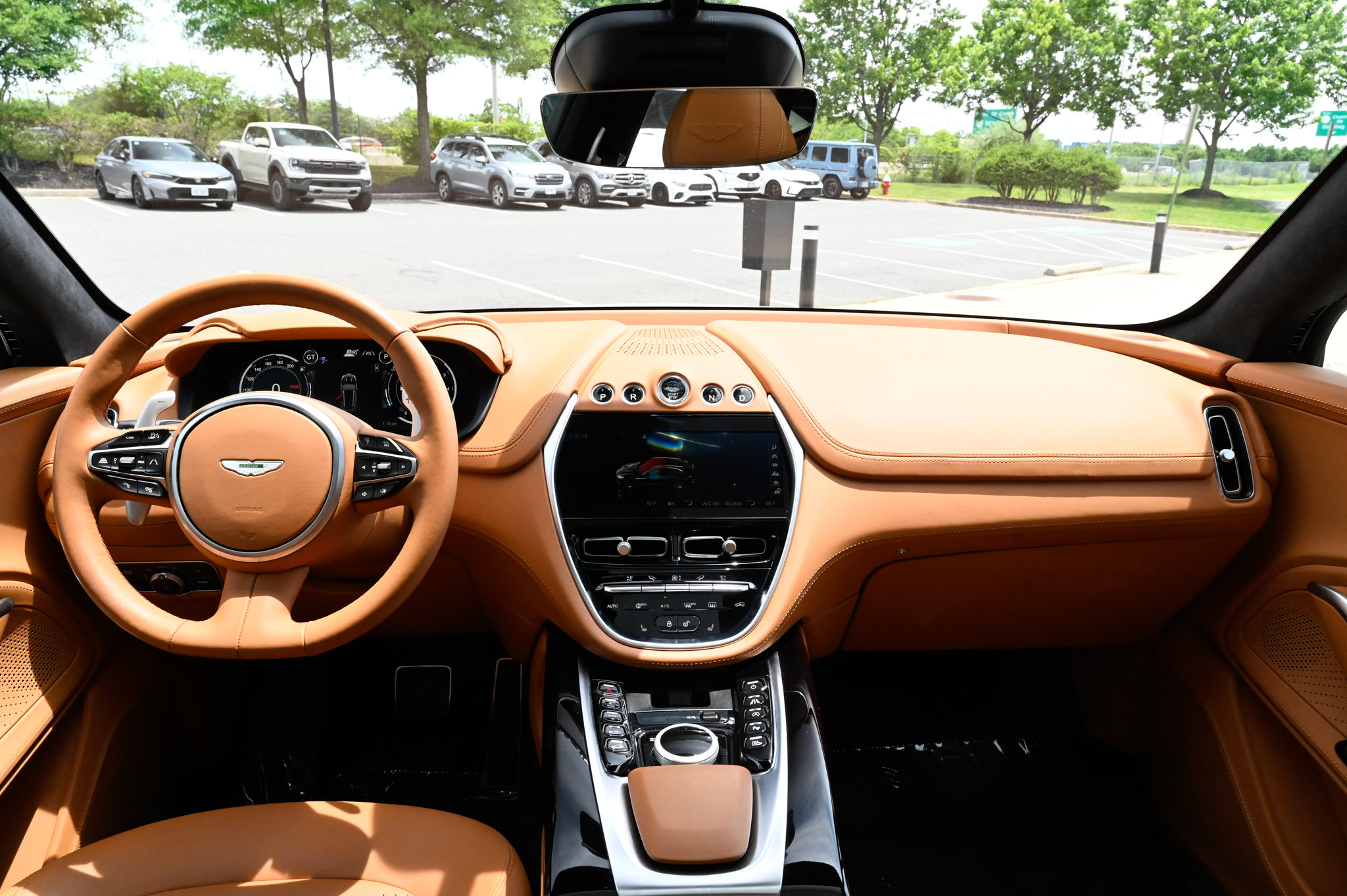 Used 2024 Aston Martin DBX AWD/4WD image 39