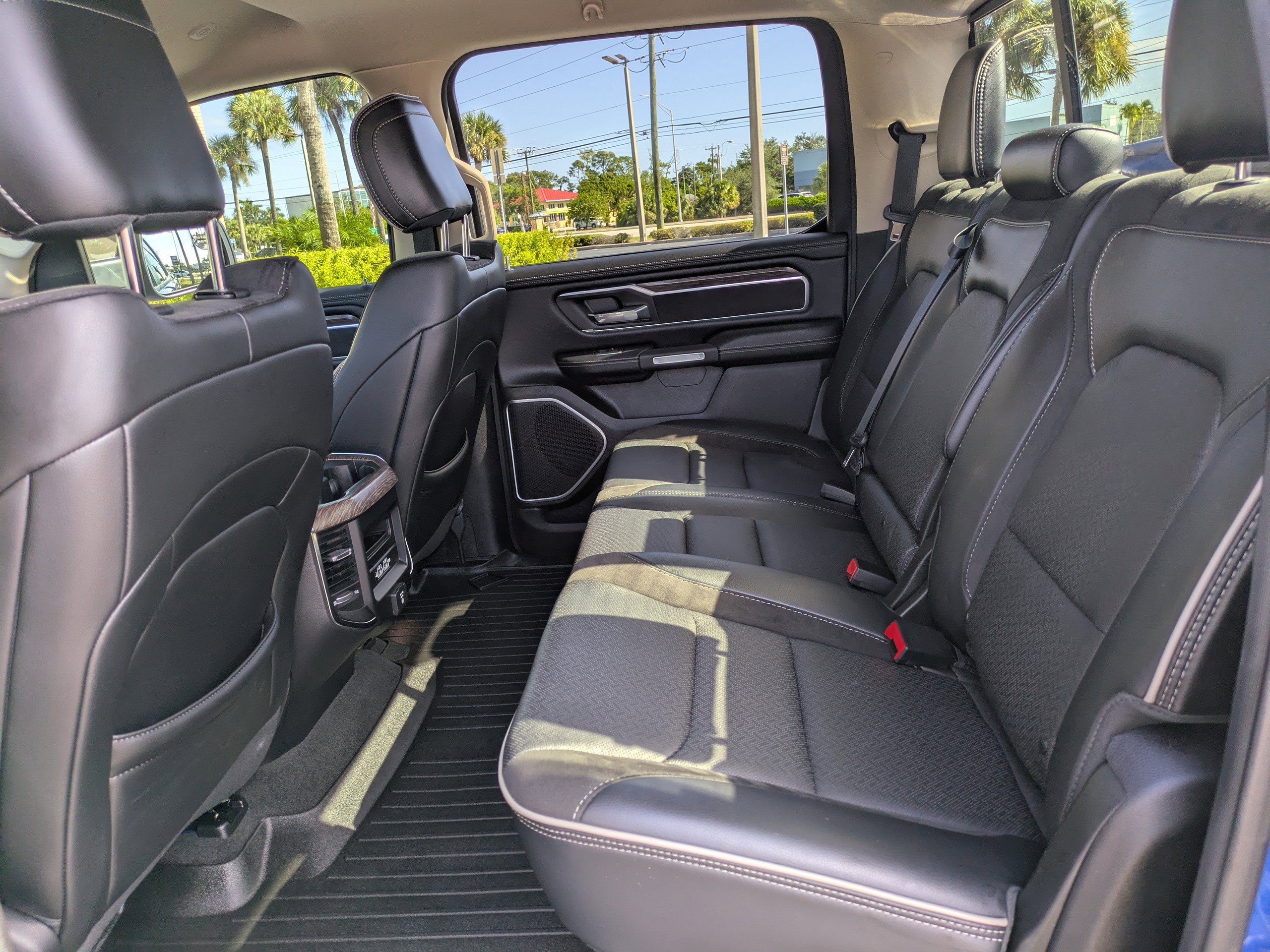 Used 2019 RAM 1500 Laramie image 11
