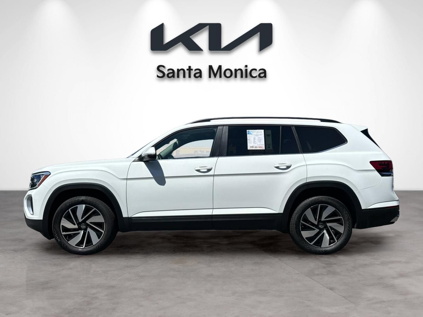 Used 2024 Volkswagen Atlas SE AWD/4WD image 3