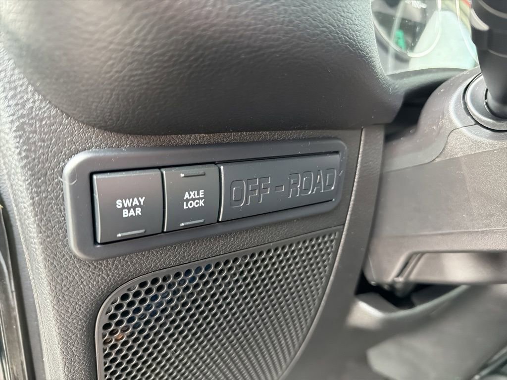 Used 2018 Jeep Wrangler Unlimited Rubicon w/ Connectivity Group image 38