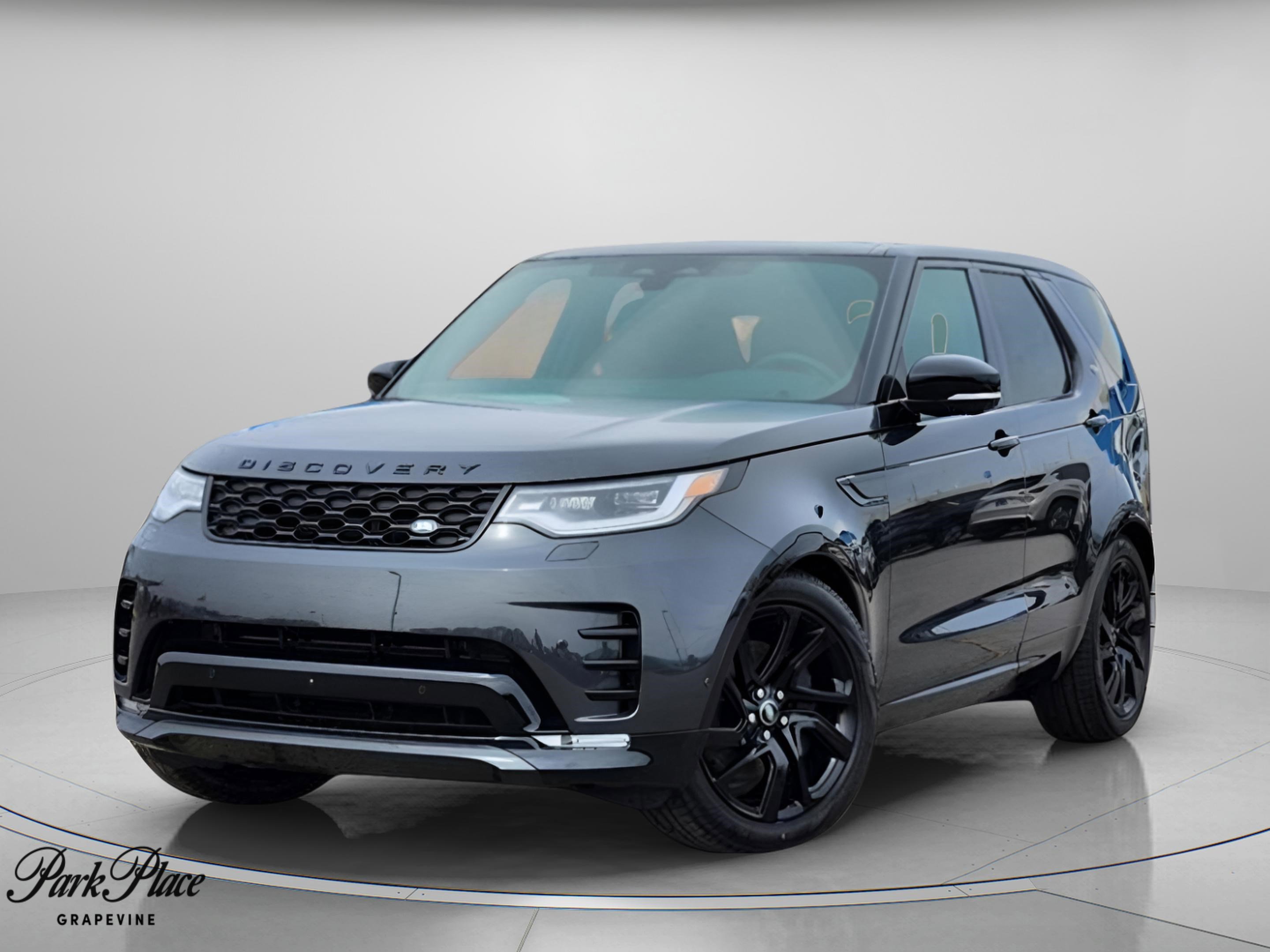 New 2025 Land Rover Discovery Dynamic SE image 1
