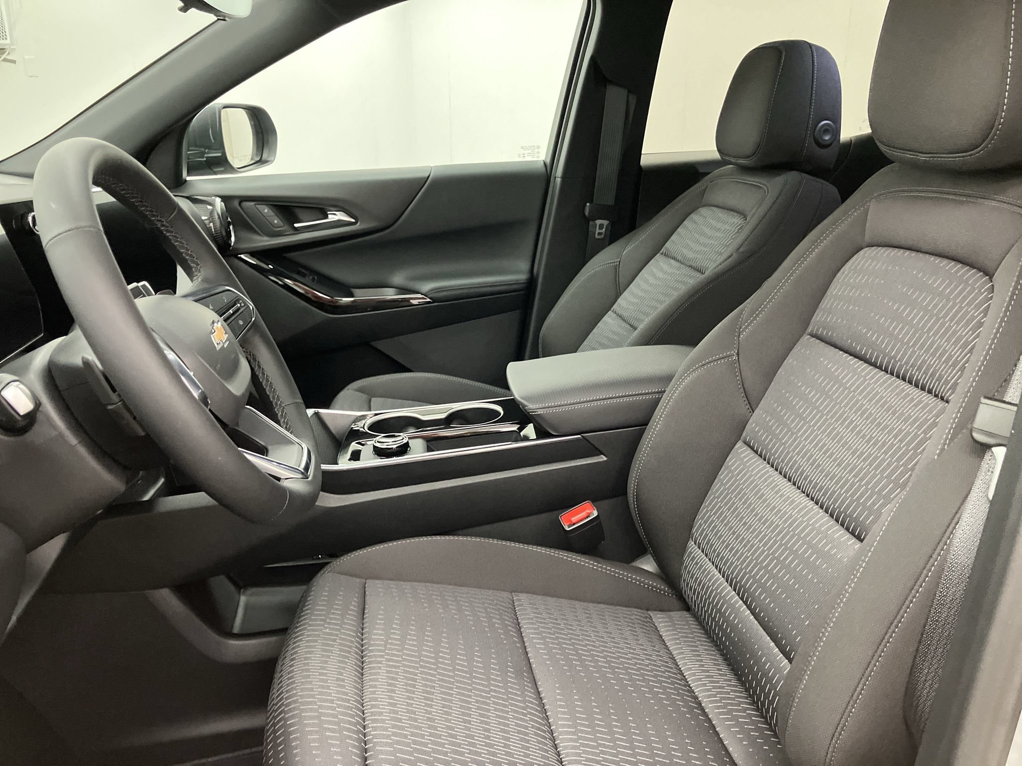 New 2027 Chevrolet Equinox LT w/ Safety and Technology Package FWD image 10