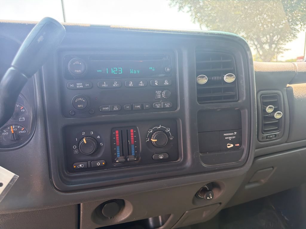 Used 2005 Chevrolet Silverado 2500 LS AWD/4WD image 18