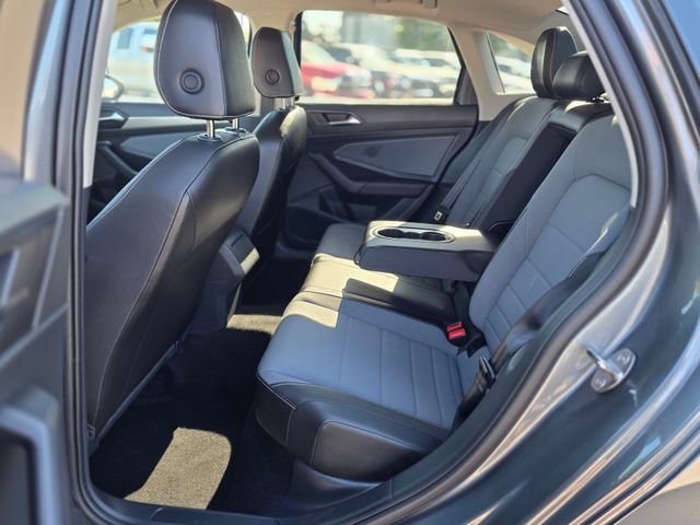 Used 2025 Volkswagen Jetta SE image 17