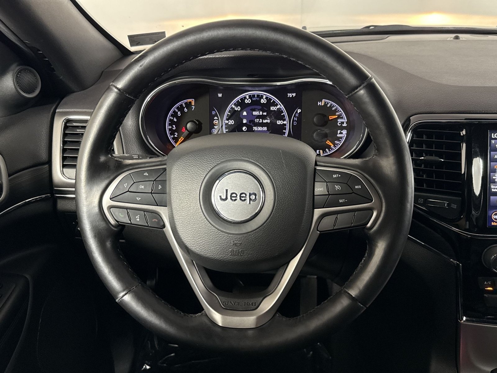 Used 2021 Jeep Grand Cherokee Limited AWD/4WD image 28