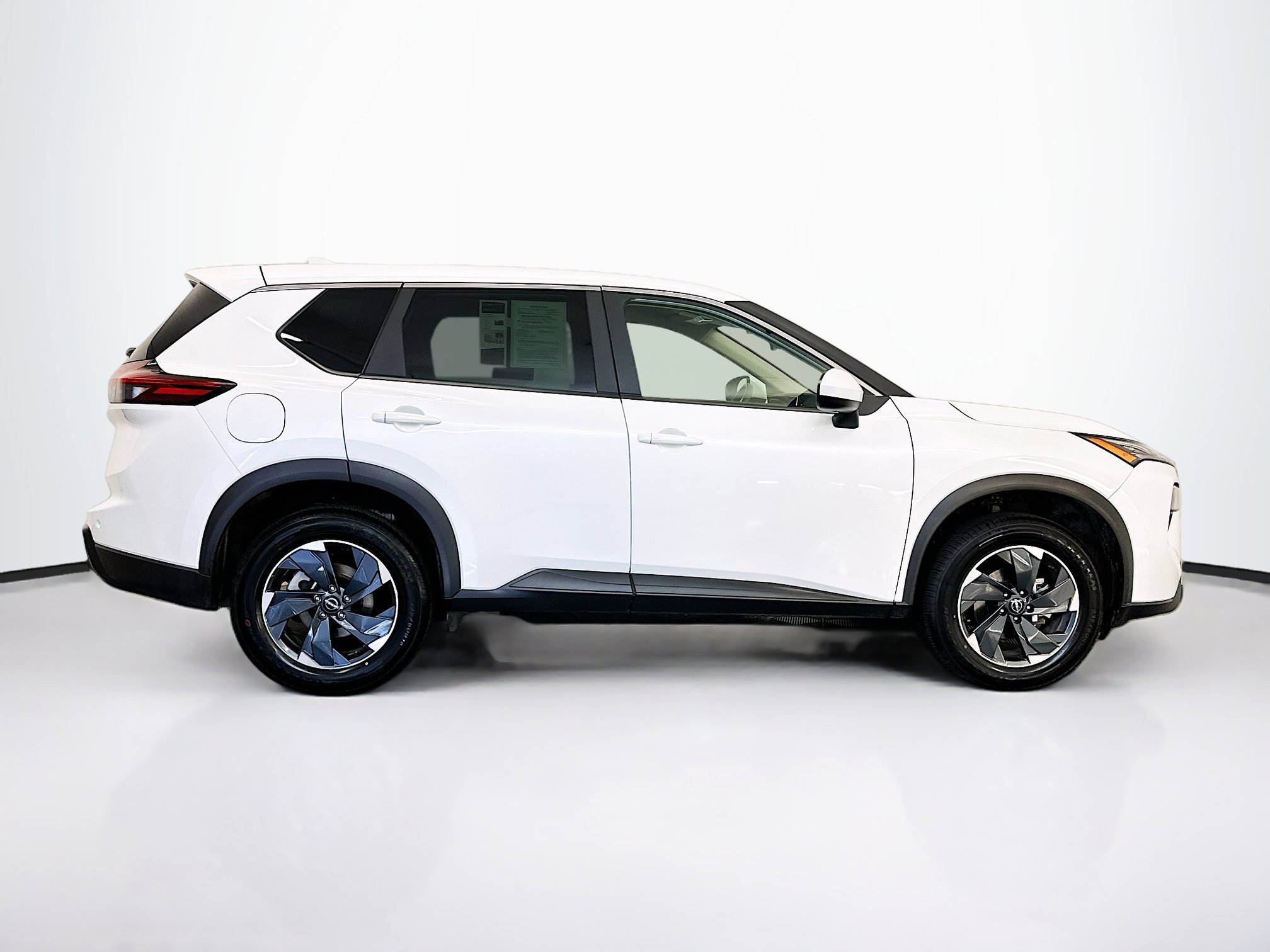 Used 2025 Nissan Rogue SV image 10