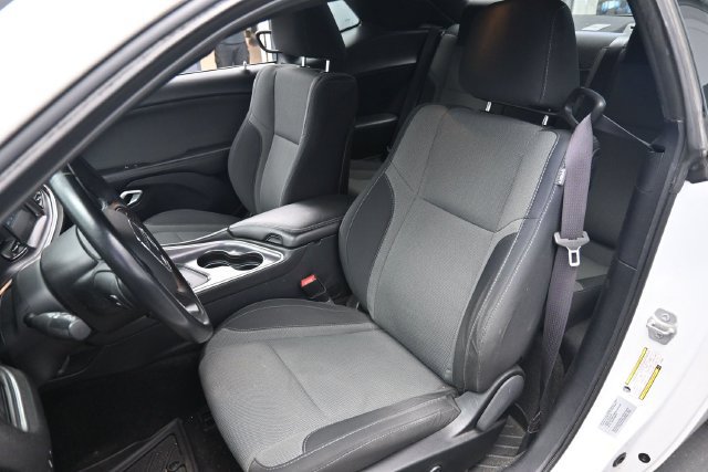 Used 2015 Dodge Challenger SXT RWD image 10
