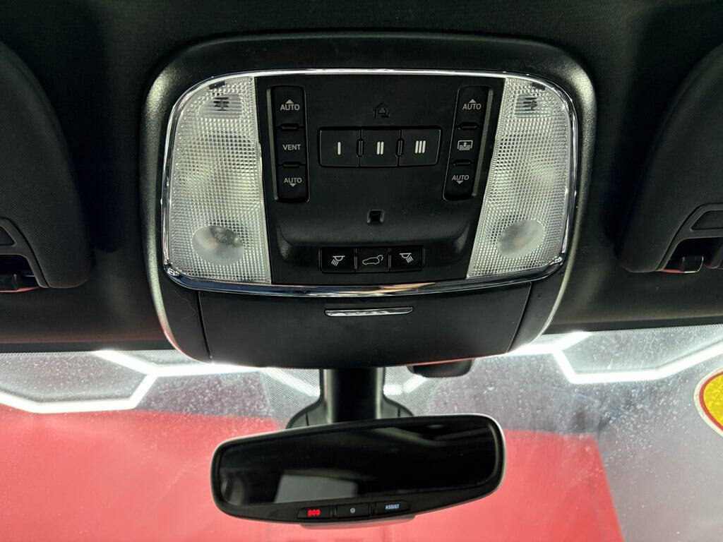 Used 2018 Jeep Grand Cherokee Limited w/ Luxury Group II image 24