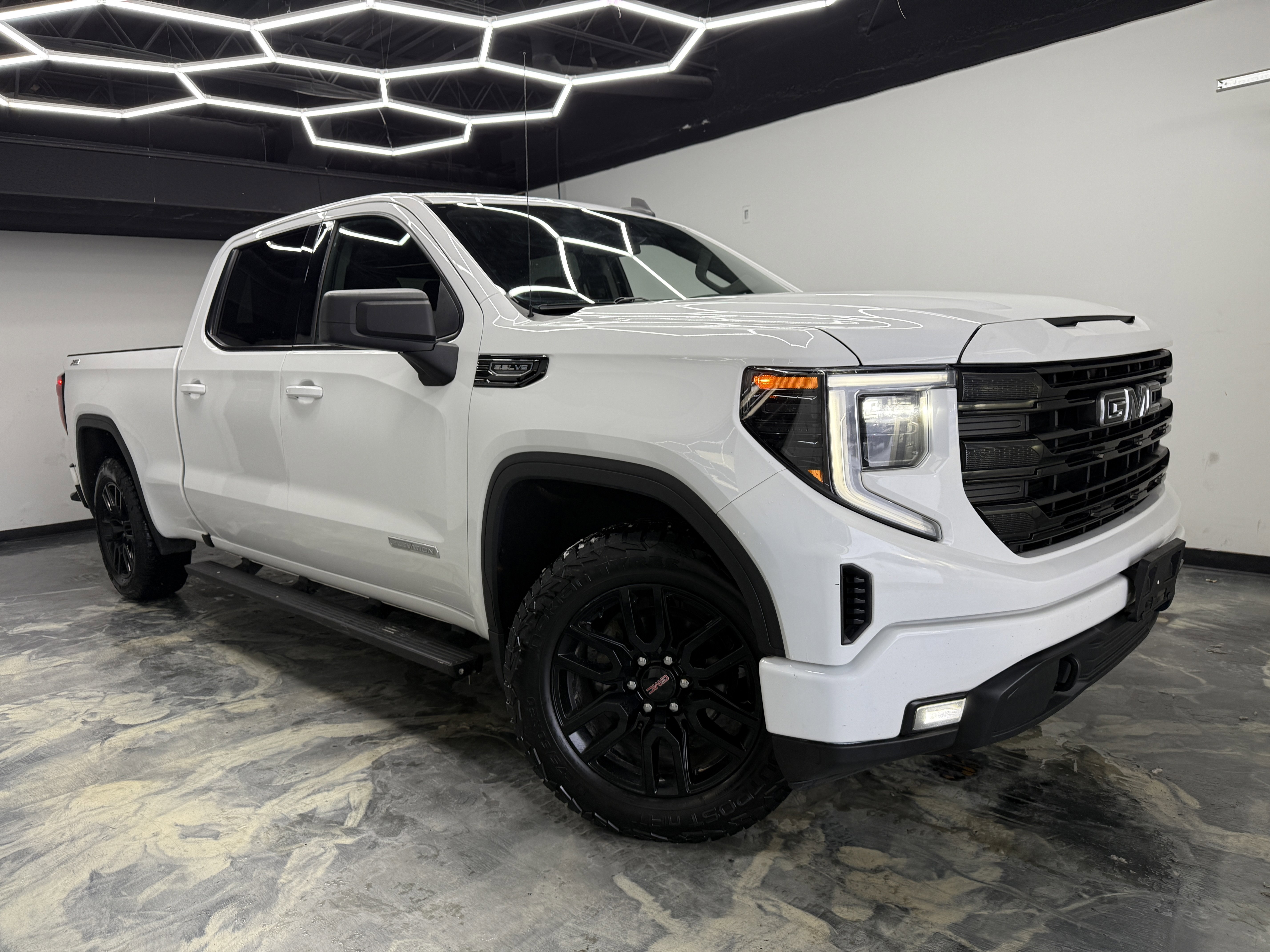 Used 2022 GMC Sierra 1500 Elevation w/ Preferred Package image 5