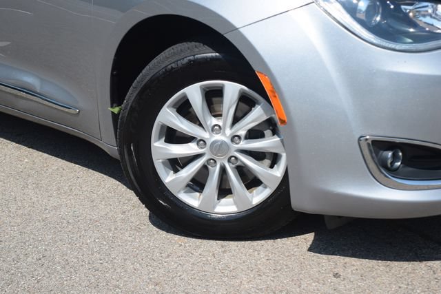 Used 2017 Chrysler Pacifica Touring-L FWD image 30